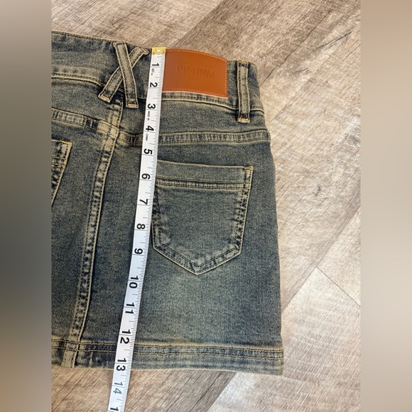 Princess Polly NWT ~size 0 dirty denim mini skirt, double button fly - Picture 10 of 10